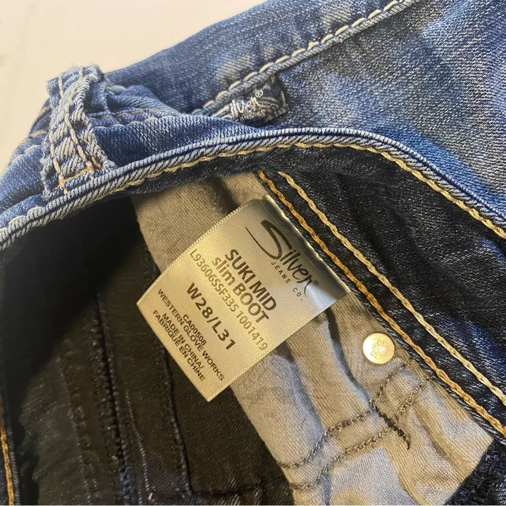 Silver Jeans Suki, boot cut,midrise, distressed 31” waist 27” inseam  8 1/2”rise - Picture 6 of 13